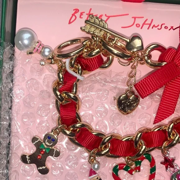 🔥 LIMITED TIME OFFER🆕- Betsey Johnson Red and Gold Holiday Charm Bracelet - Picture 3 of 7